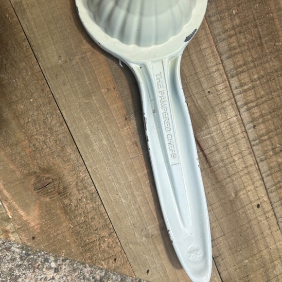 The Pampered Chef Vintage Metal Juicer Tool - Picture 4 of 6